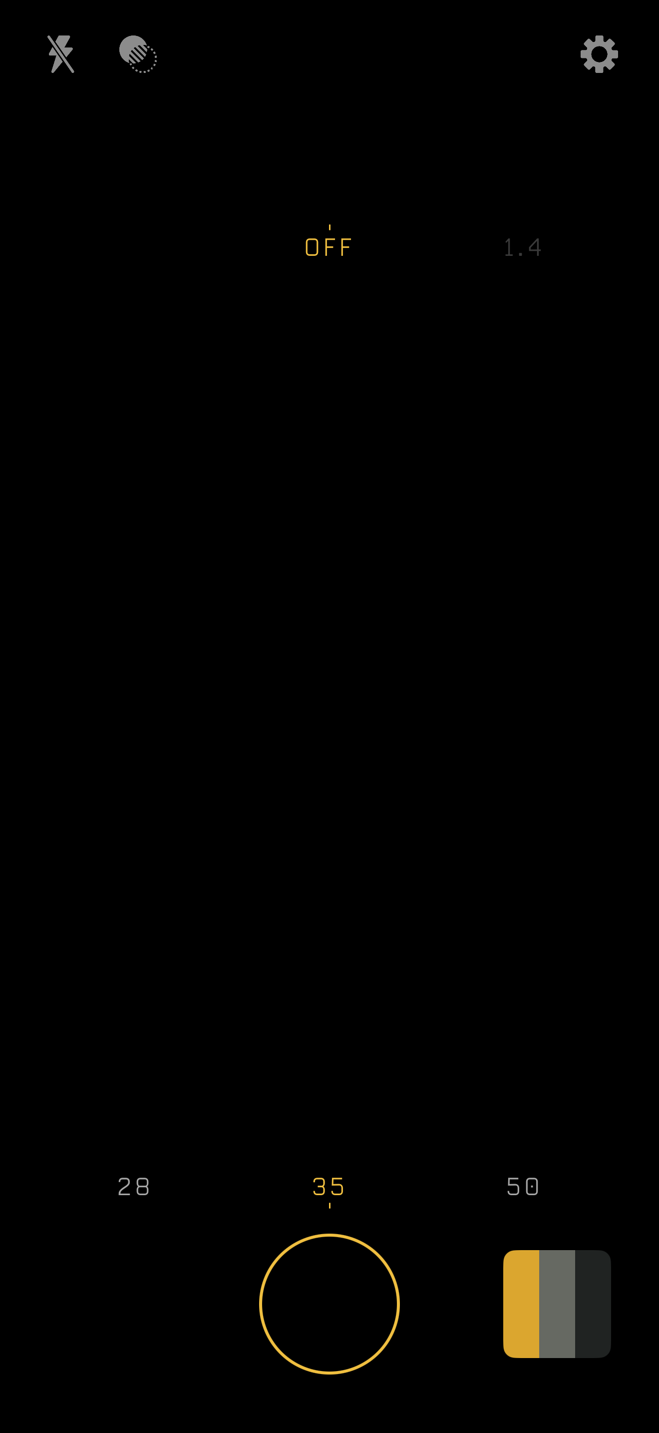 Filmpak’s camera interface on iPhone 17 Pro Max, with flash, diffusion, settings, aperture and shutter controls